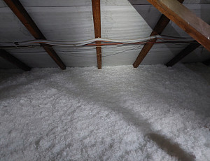 Zateplení bytového domu pomocí foukané izolace